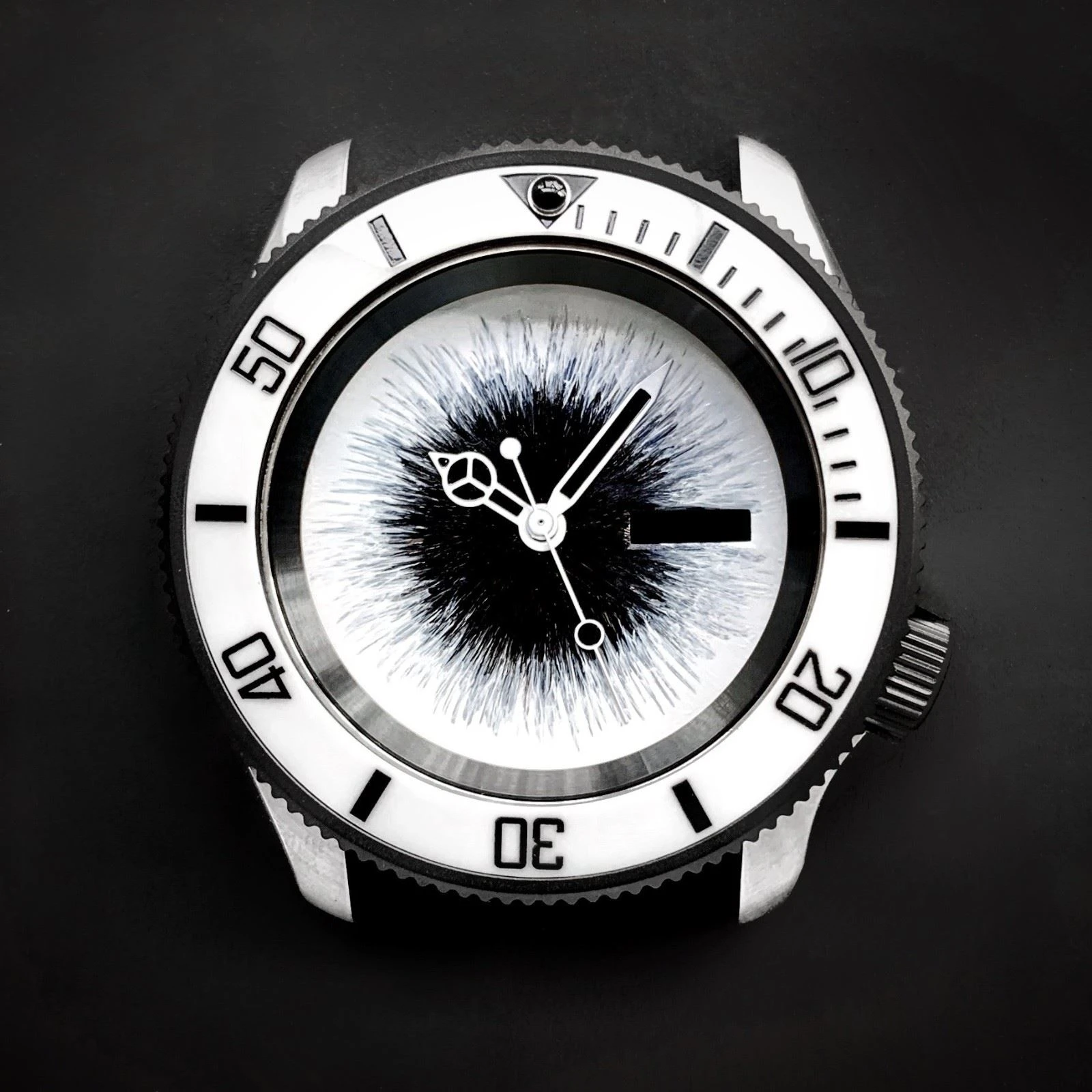 SupernovaBlackonWhite_d10a011f-08bd-4bf3-979b-7083cfed2ce0
